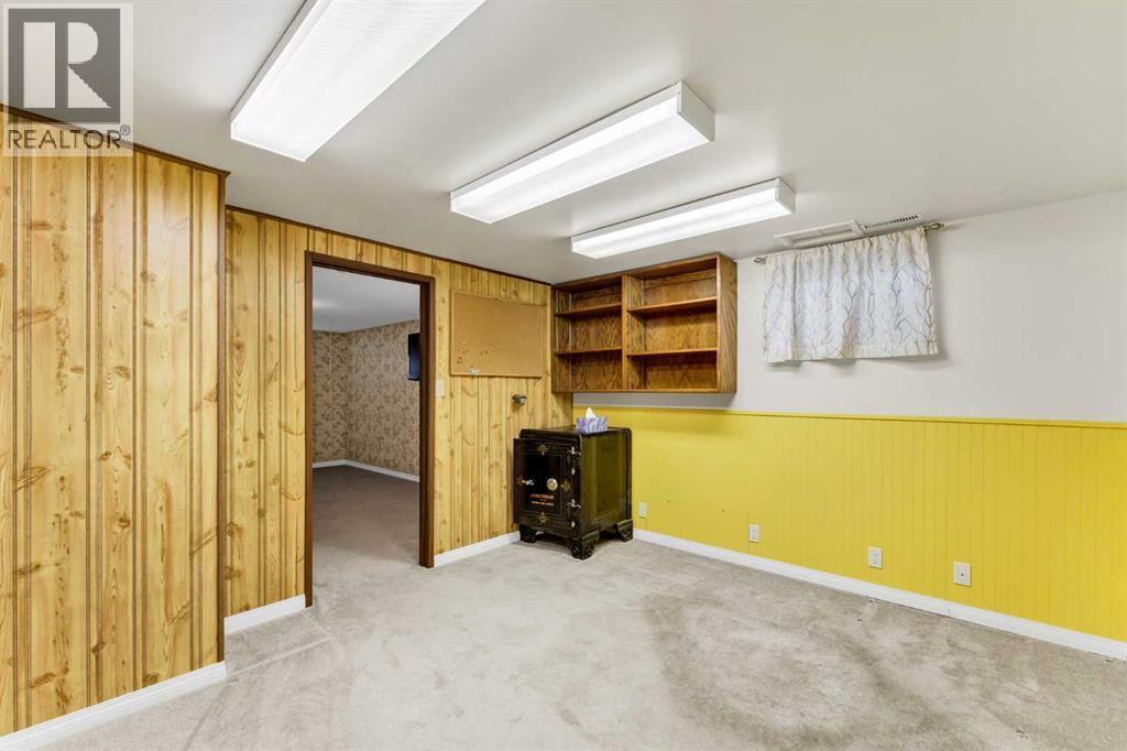 126 8 Avenue E Property Photo 24