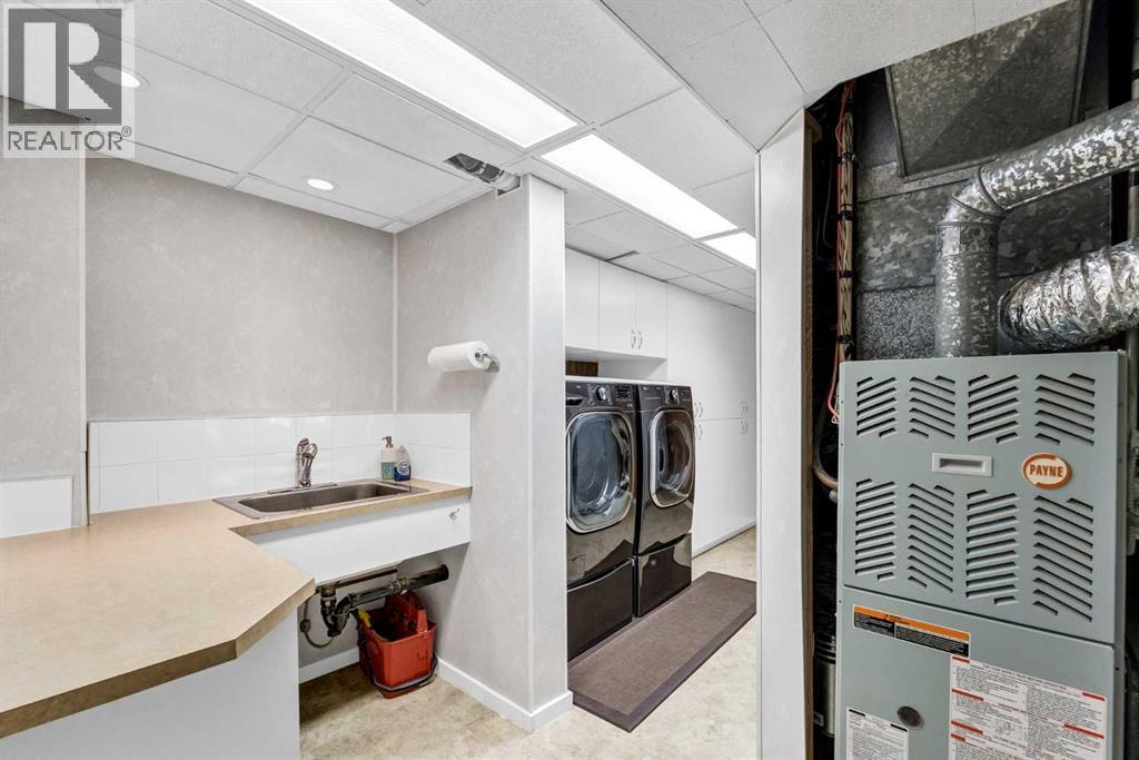 126 8 Avenue E Property Photo 25