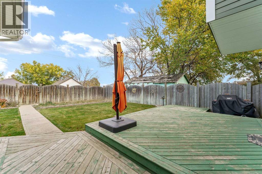 126 8 Avenue E Property Photo 29