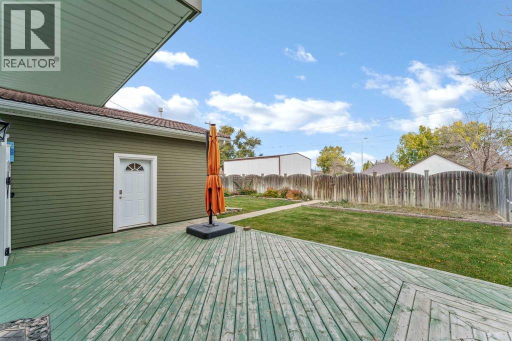 126 8 Avenue E Property Photo 30