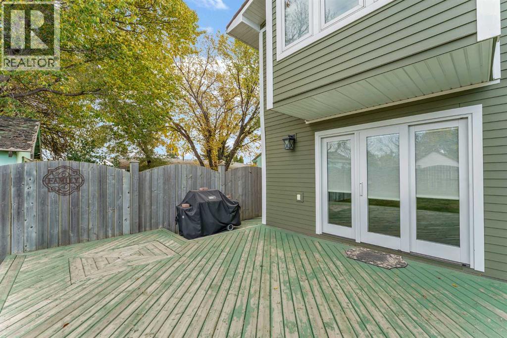 126 8 Avenue E Property Photo 31