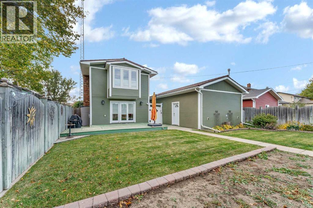 126 8 Avenue E Property Photo 32