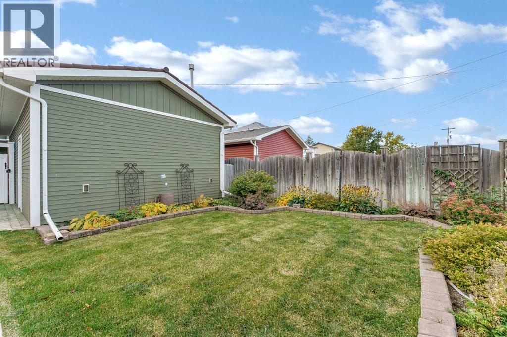 126 8 Avenue E Property Photo 34