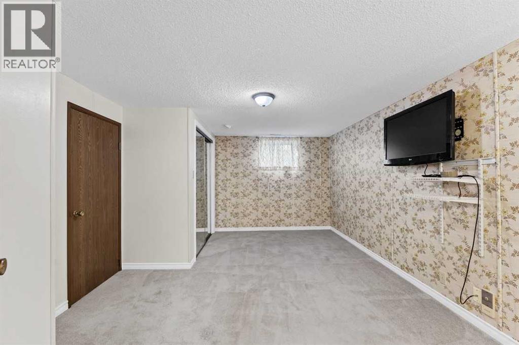 126 8 Avenue E Property Photo 36