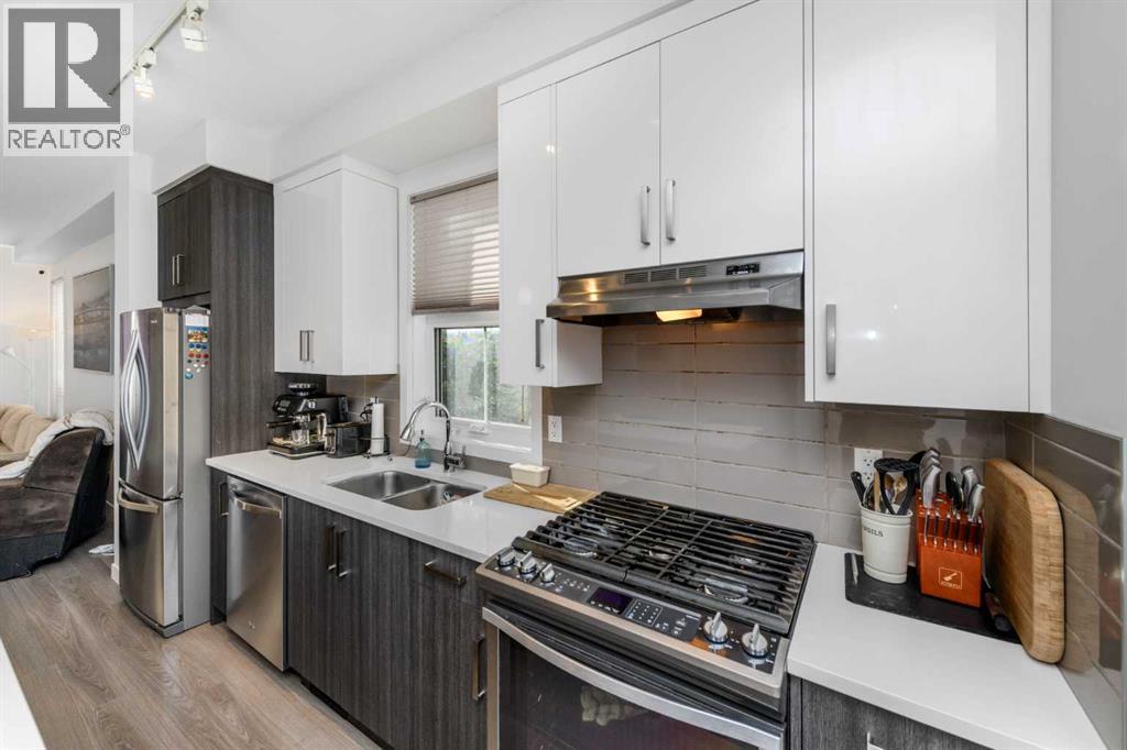 932 Sherwood Boulevard Nw Property Photo 5