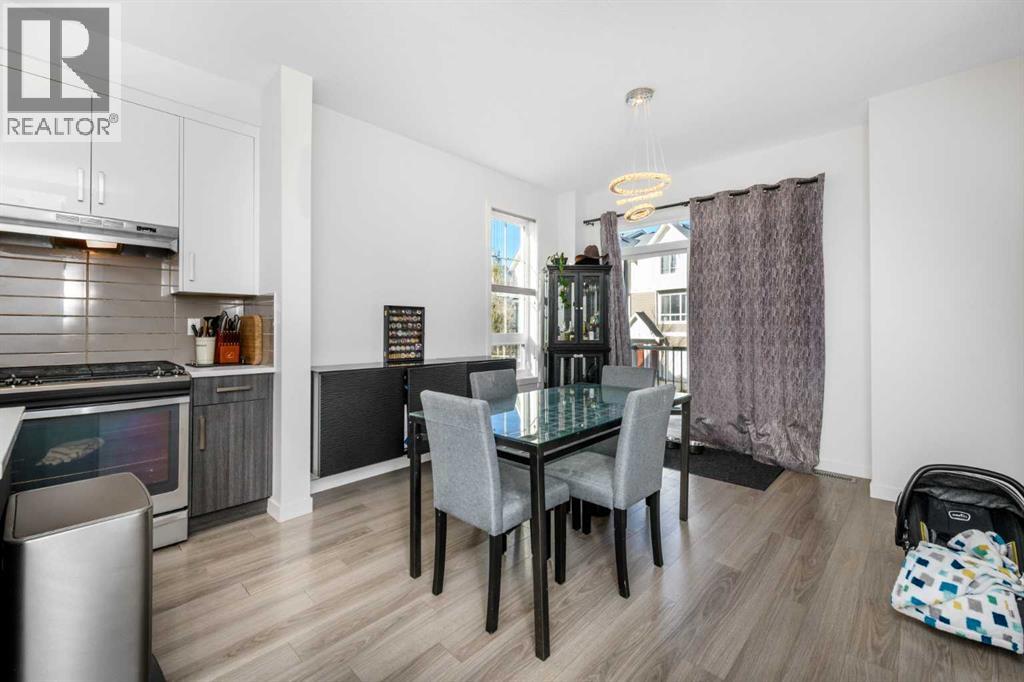 932 Sherwood Boulevard Nw Property Photo 8
