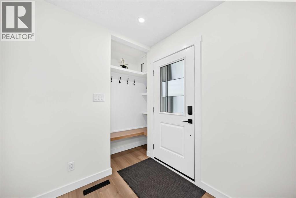 808 Avonlea Place Se Property Photo 4