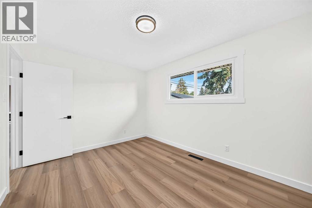 808 Avonlea Place Se Property Photo 14
