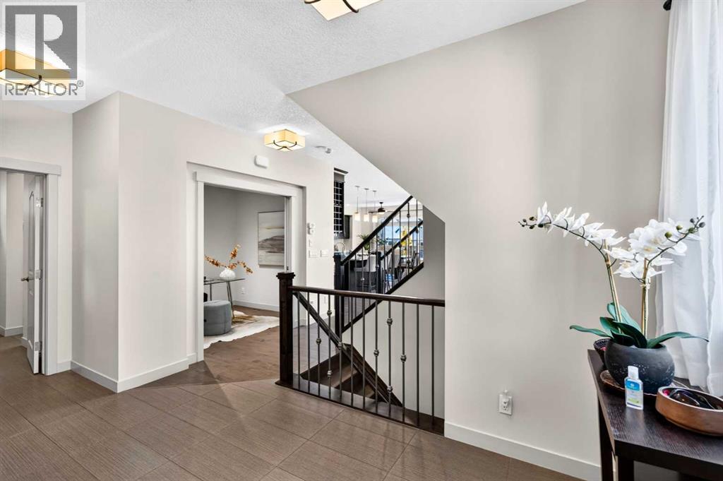 78 Cranarch View Se Property Photo 4
