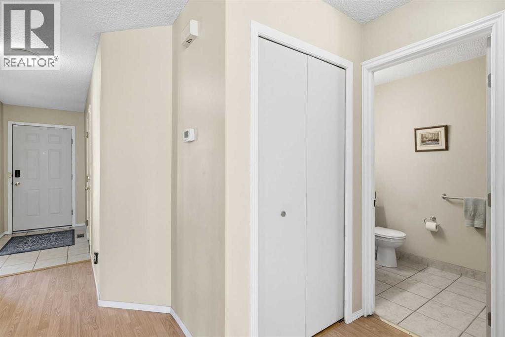 110 Somervale Point Sw Property Photo 6