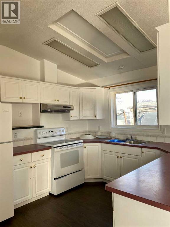 9630 122 Avenue Property Photo 2