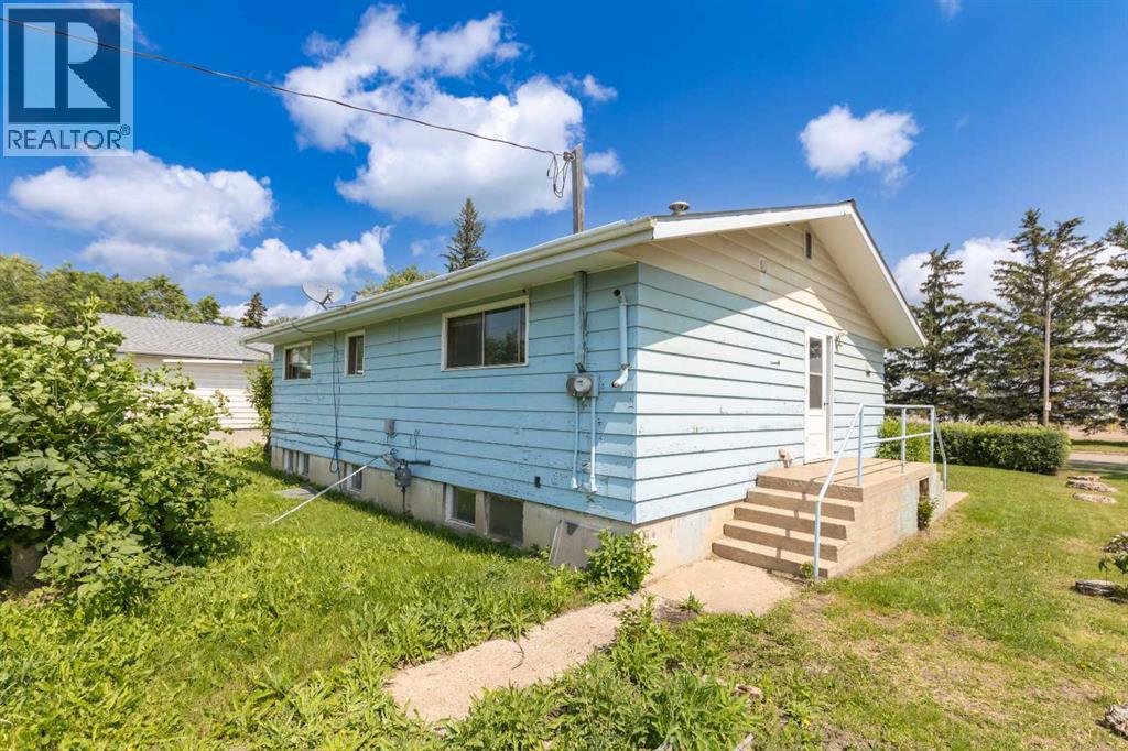 5514 49 Avenue Property Photo 2