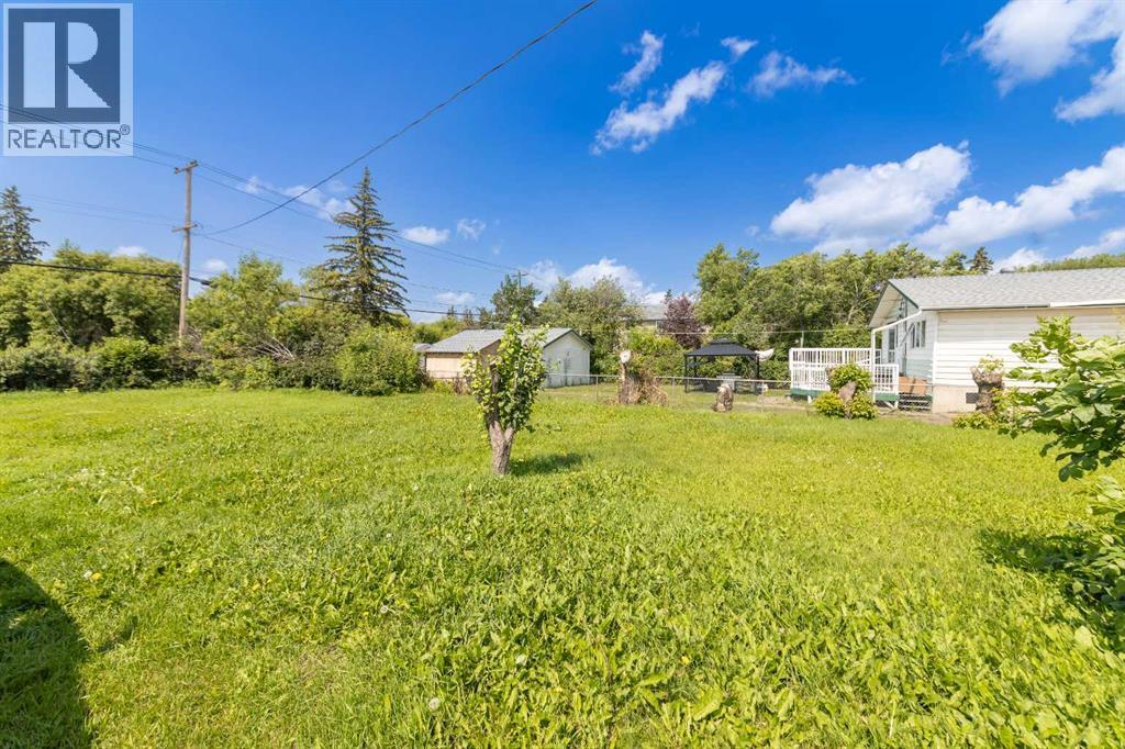 5514 49 Avenue Property Photo 3