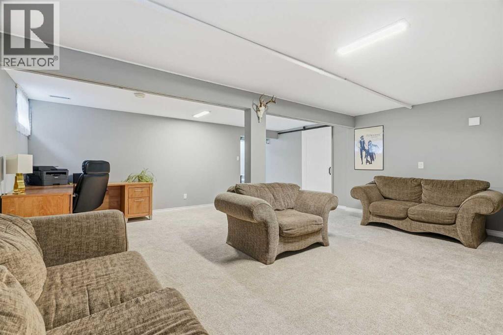 181 Woodbend Way Property Photo 36
