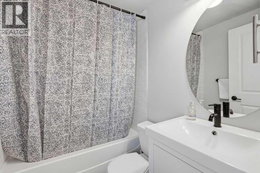87 Couture Crescent Sw Property Photo 24