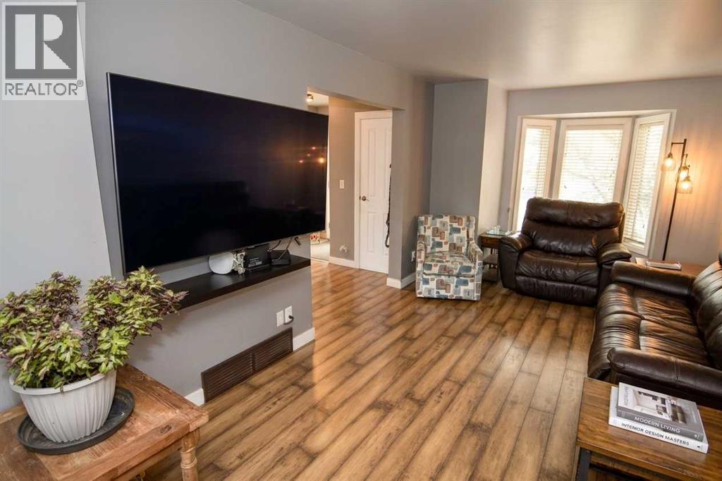 100 Coach Manor Rise Sw Property Photo 2