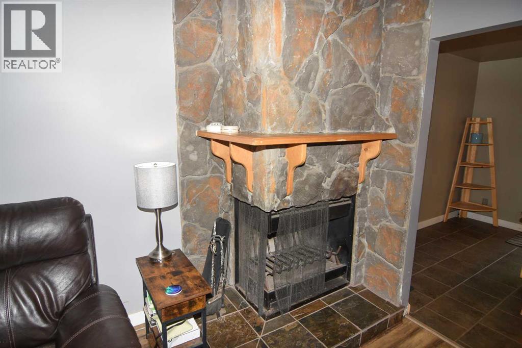 100 Coach Manor Rise Sw Property Photo 3