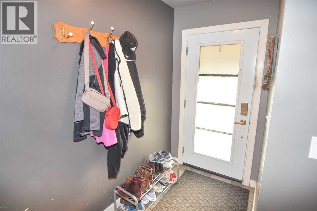 100 Coach Manor Rise Sw Property Photo 6