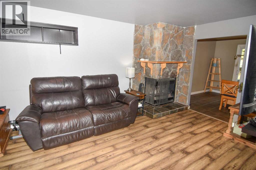 100 Coach Manor Rise Sw Property Photo 8