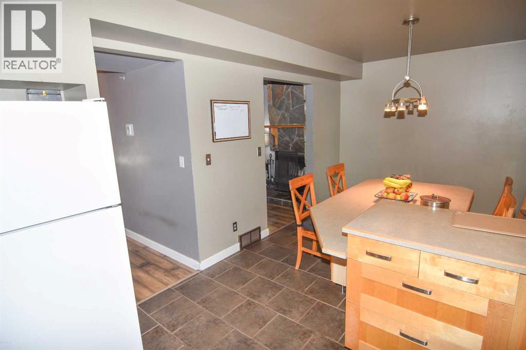 100 Coach Manor Rise Sw Property Photo 9