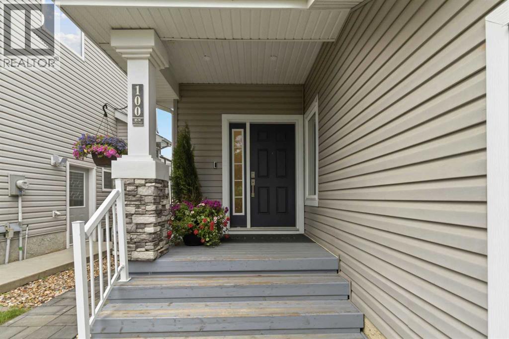 100 Dakin Drive Property Photo 2