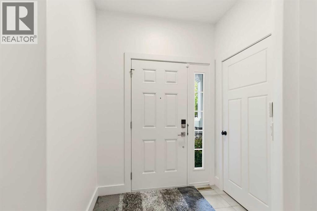 100 Dakin Drive Property Photo 3
