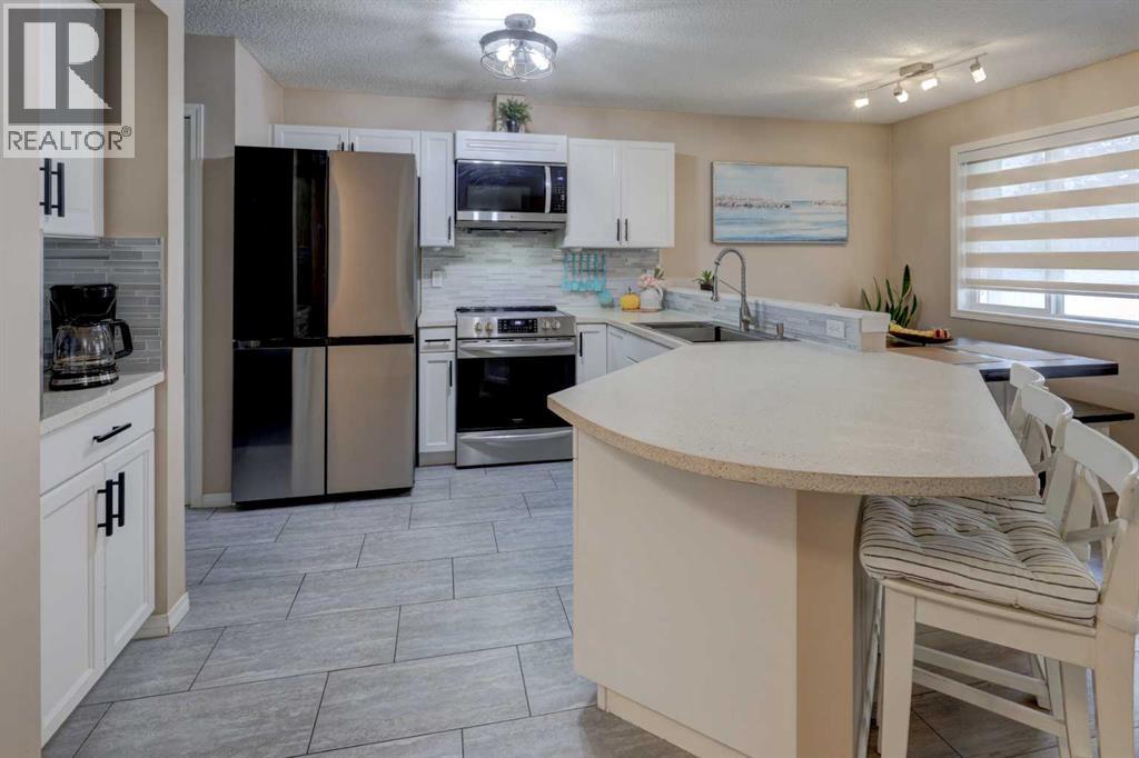175 Royal Oak Gardens Nw Property Photo 4