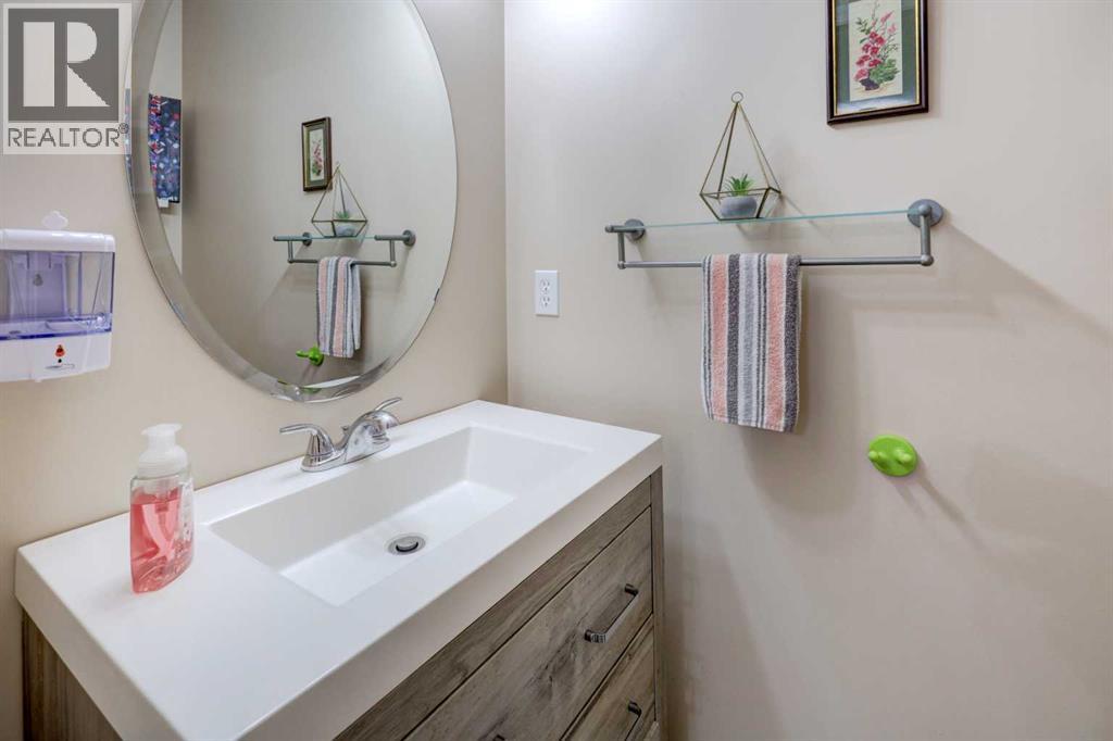 175 Royal Oak Gardens Nw Property Photo 11