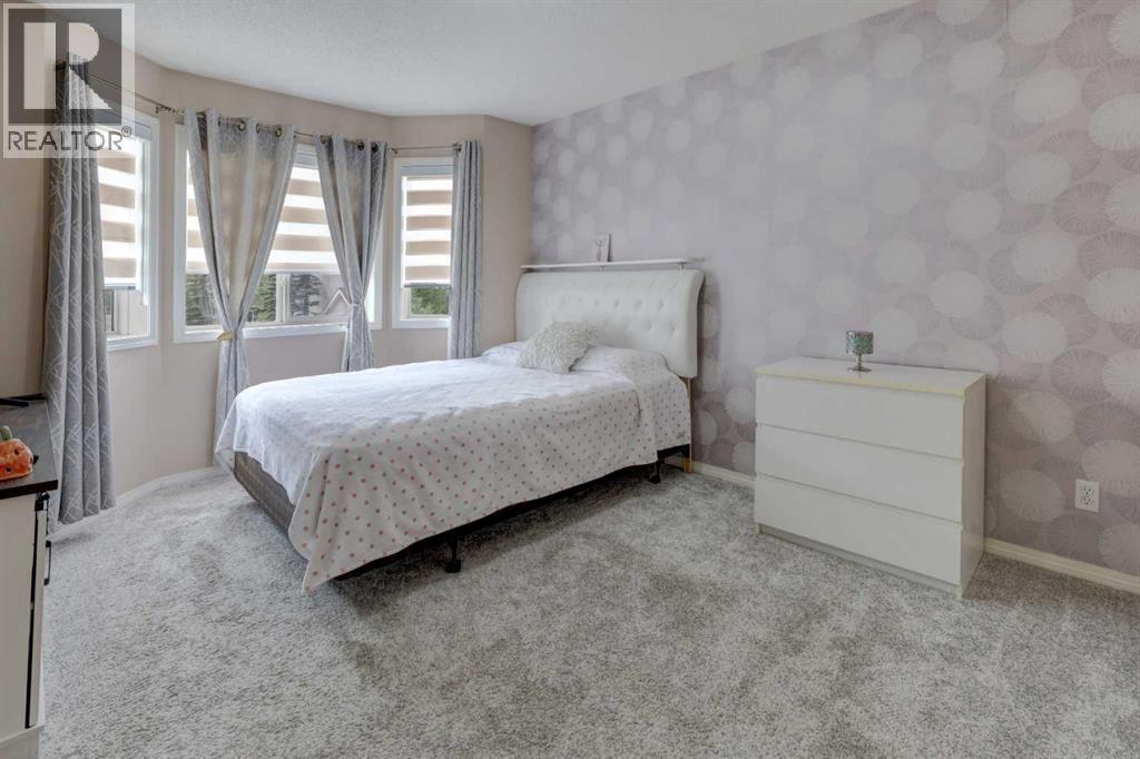 175 Royal Oak Gardens Nw Property Photo 13