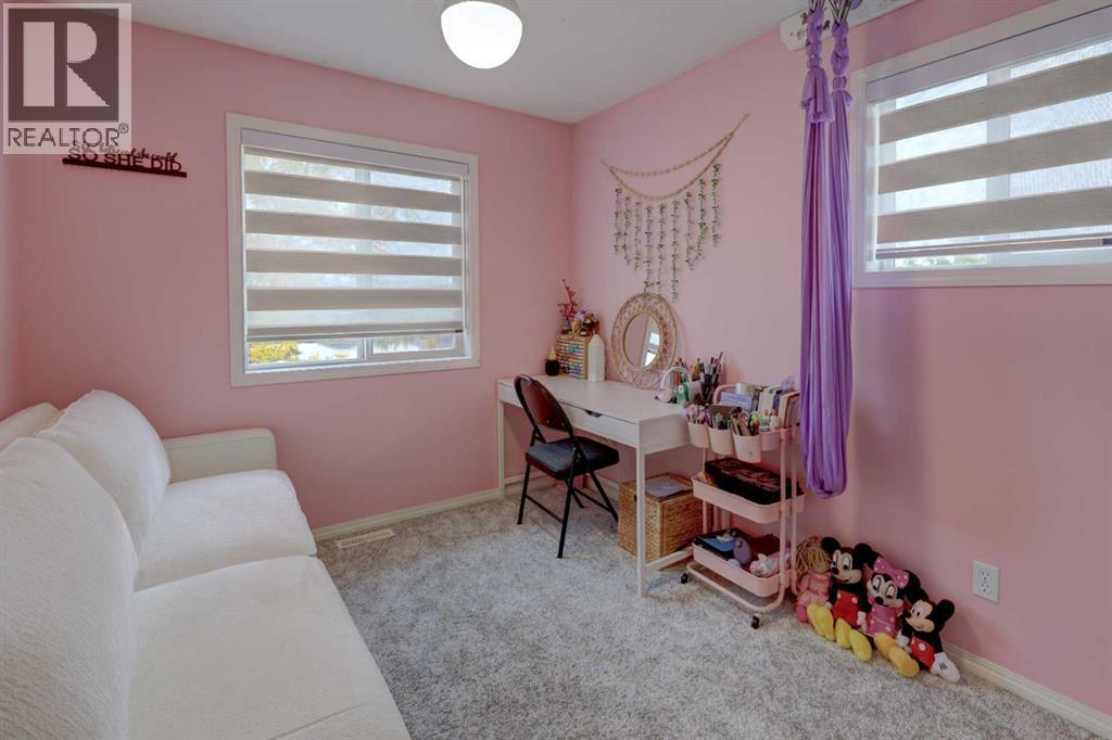 175 Royal Oak Gardens Nw Property Photo 17