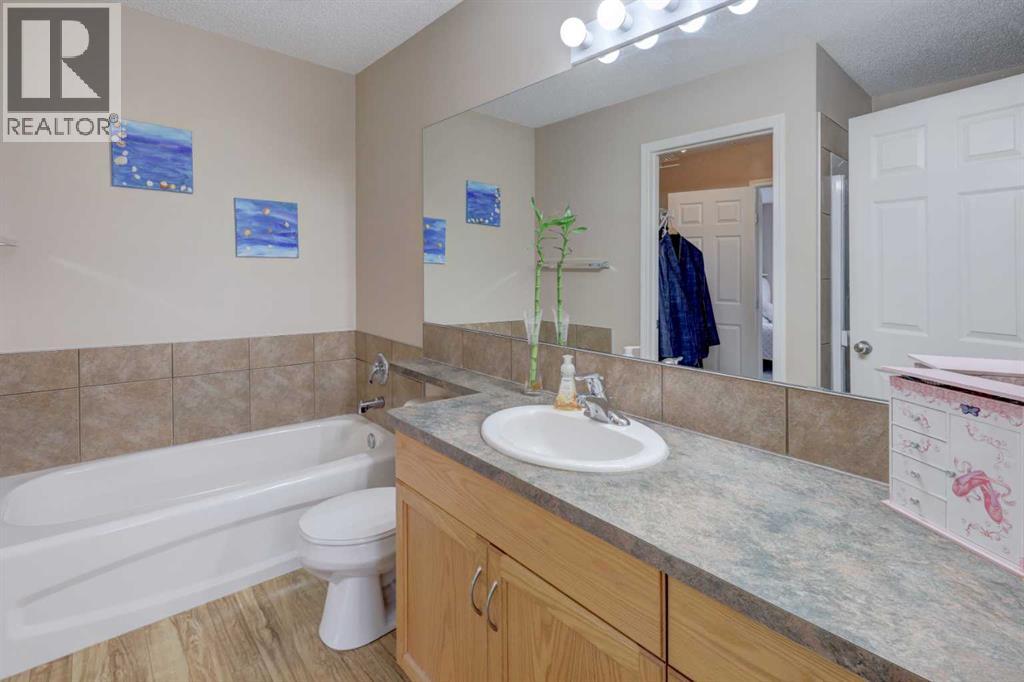 175 Royal Oak Gardens Nw Property Photo 21