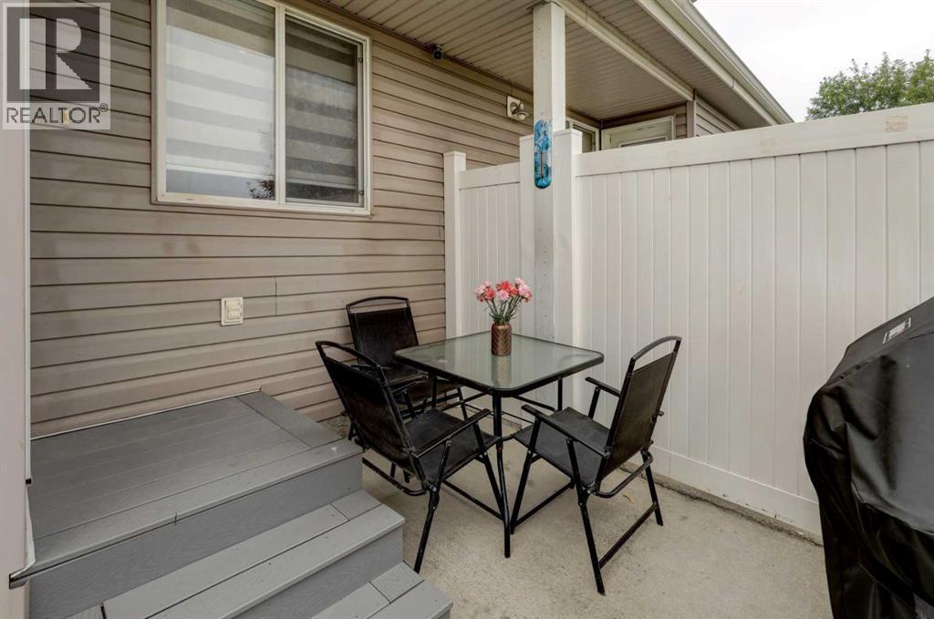175 Royal Oak Gardens Nw Property Photo 23