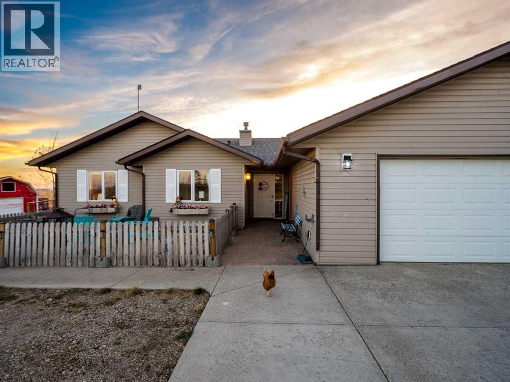 418011 336 Street E Property Photo 4