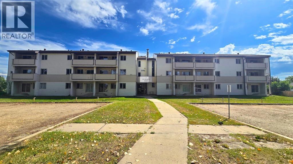 5117 44 Street Property Photo 1