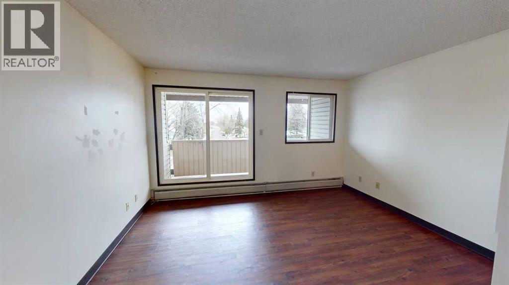 5117 44 Street Property Photo 5