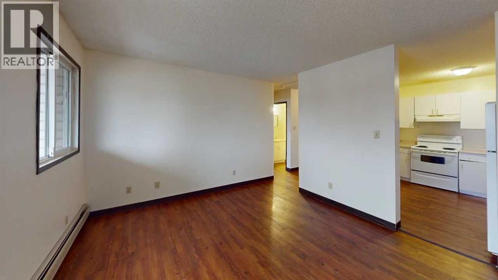 5117 44 Street Property Photo 6