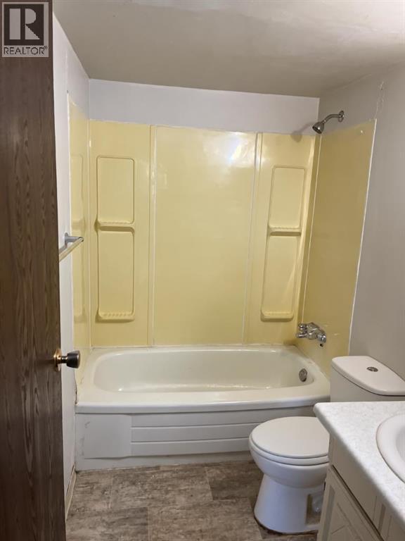 5117 44 Street Property Photo 7