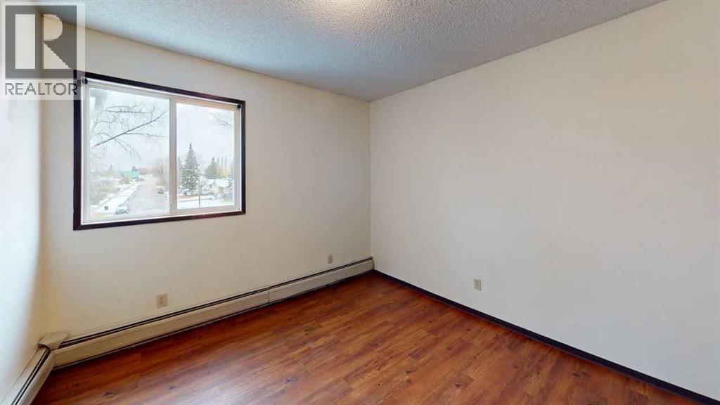 5117 44 Street Property Photo 9