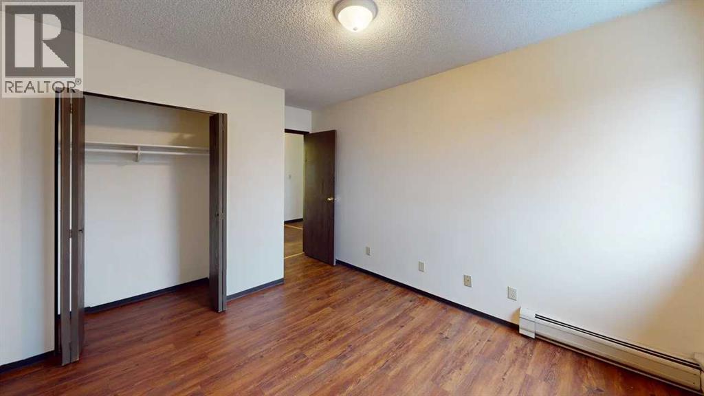 5117 44 Street Property Photo 11