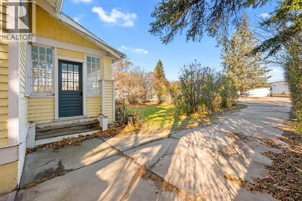 415 1 Street S Property Photo 3