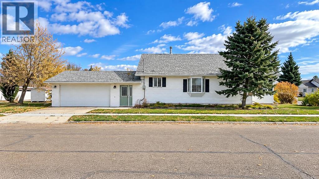 320 4 Avenue W Property Photo 1