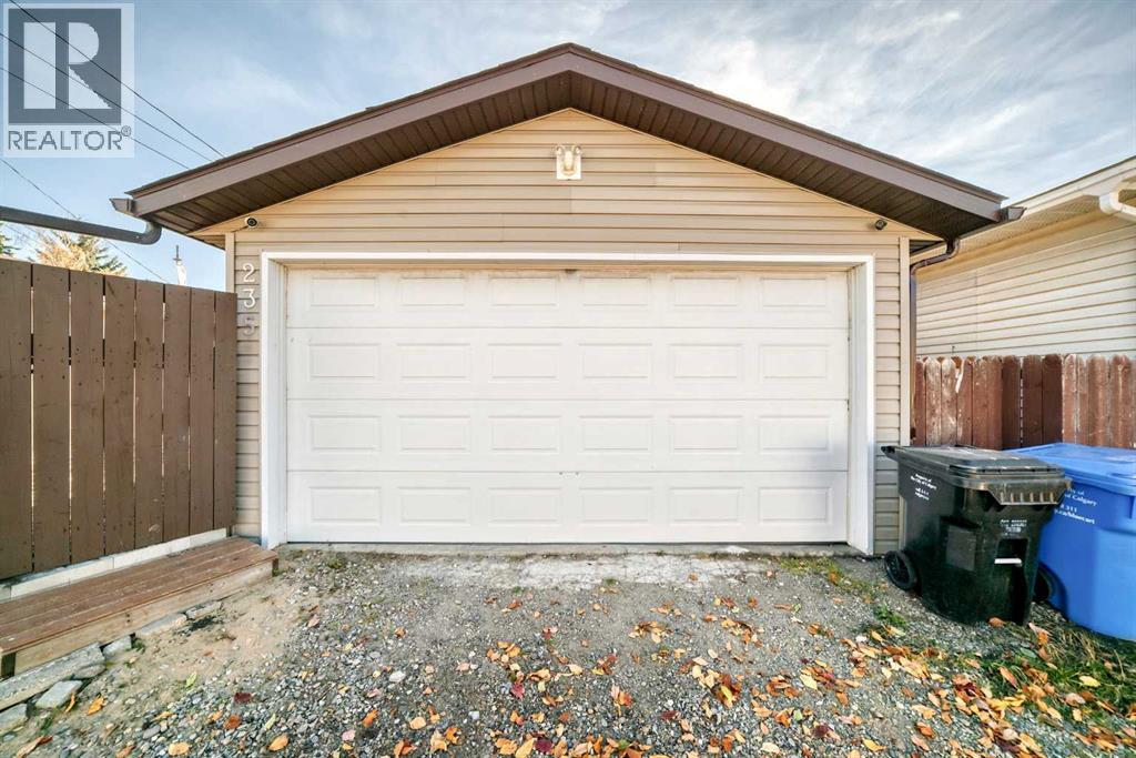 235 Margate Close Ne Property Photo 25