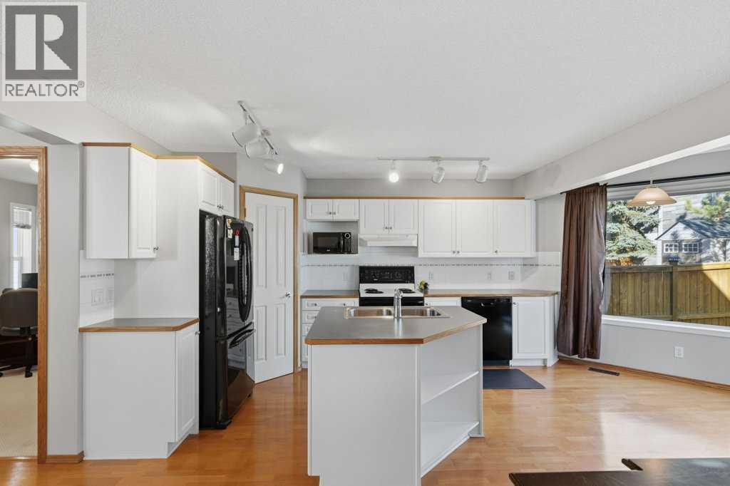 128 Douglas Ridge Close Se Property Photo 10