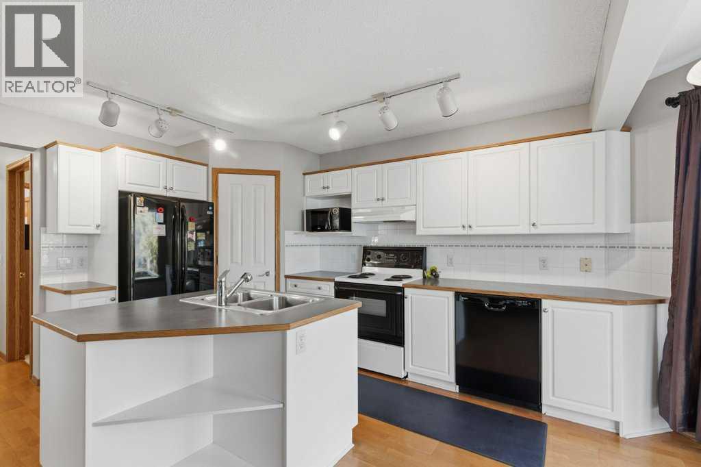128 Douglas Ridge Close Se Property Photo 11