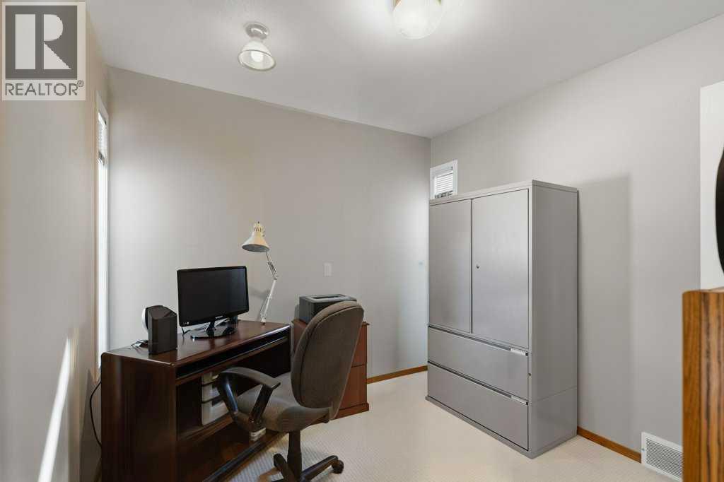 128 Douglas Ridge Close Se Property Photo 15