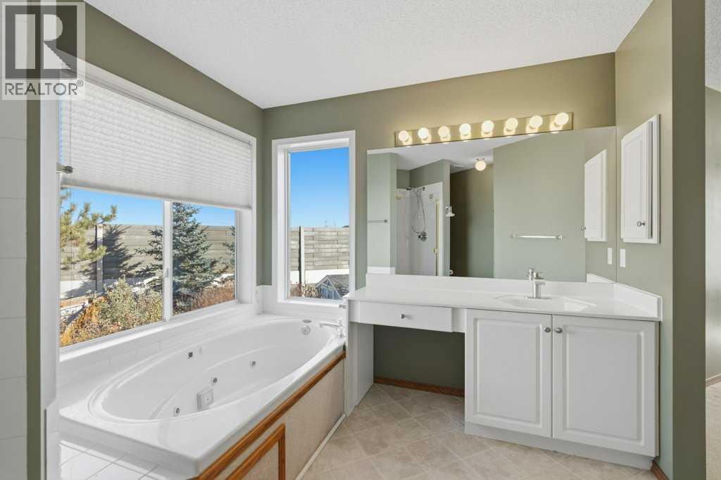 128 Douglas Ridge Close Se Property Photo 23