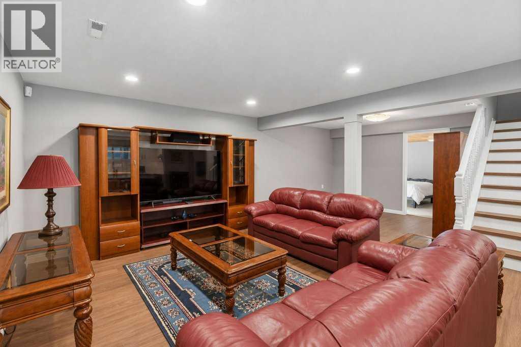 128 Douglas Ridge Close Se Property Photo 29