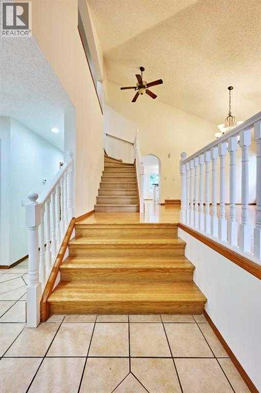 7 Suncastle Crescent Se Property Photo 4