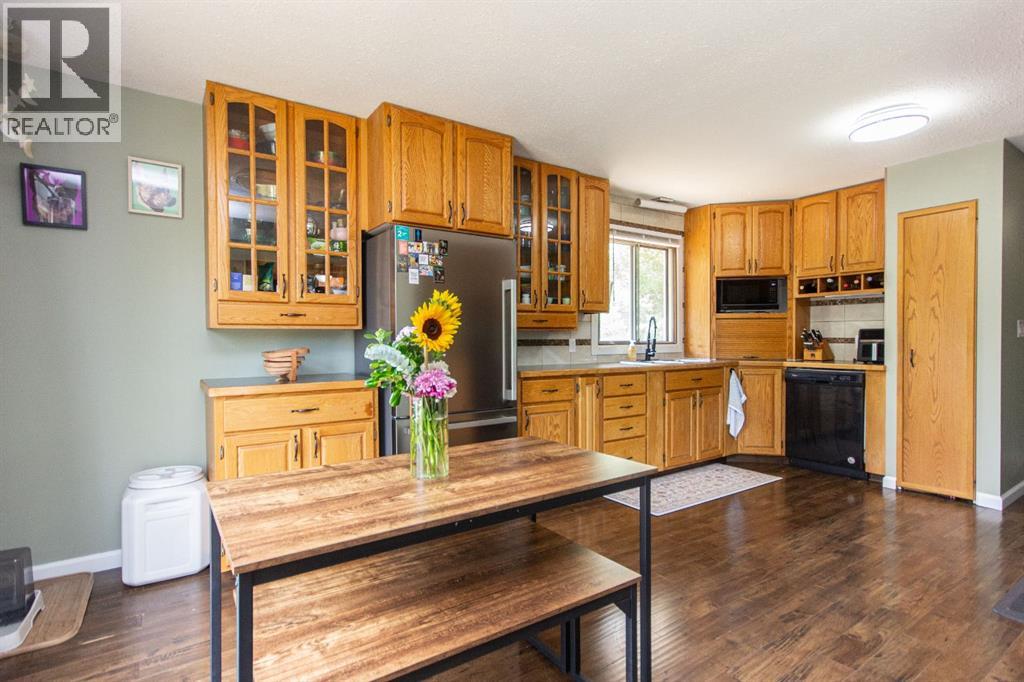 6308 61 Avenue Property Photo 3