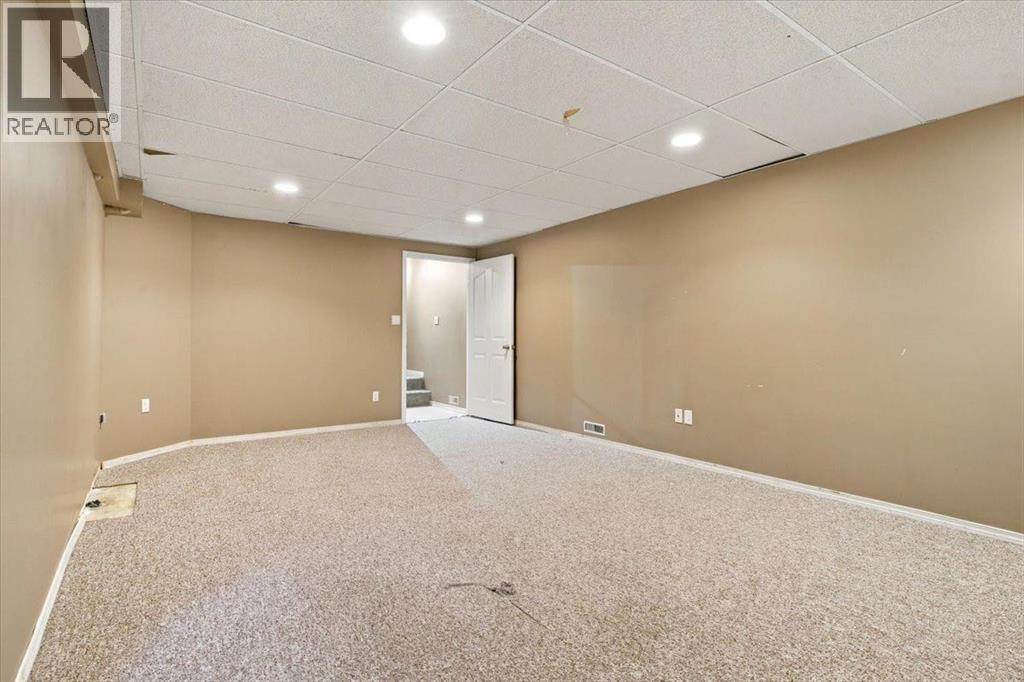 9814 75 Avenue Property Photo 34